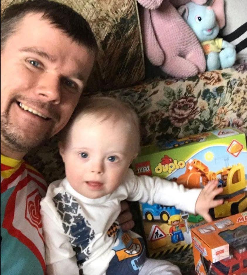 Mom wants to give baby boy with Down Syndrome to foster care, but dad decides to raise their son on his own