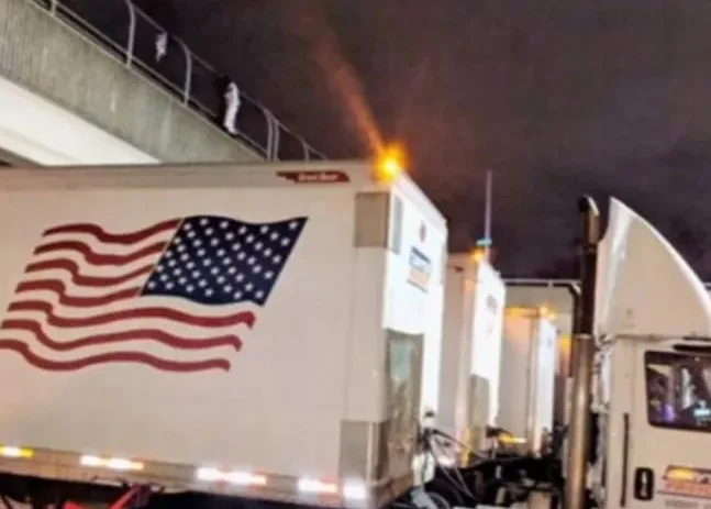 Hero Moment: 13 Truck Drivers Block Highway To Form A ‘Safety Net’