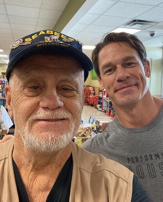 John Cena paid for a Vietnam veteran’s groceries. When their selfie was posted online, some people noticed a detail that changed things!